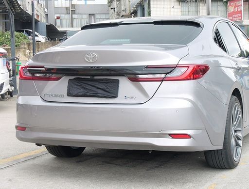Центральный стоп сигнал между фонарями Toyota Camry xv80 2025+ г.в. Тойота Камри 80