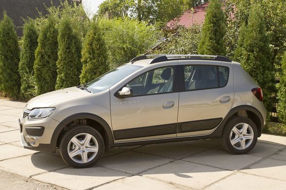 Молдинги на двери Renault Sandero Stepway 2014+ г.в. Рено Сандеро Степвей