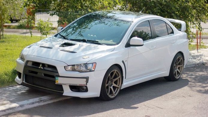 Накладка под номерной знак боковая Mitsubishi Lancer X 2007+ Evo-style