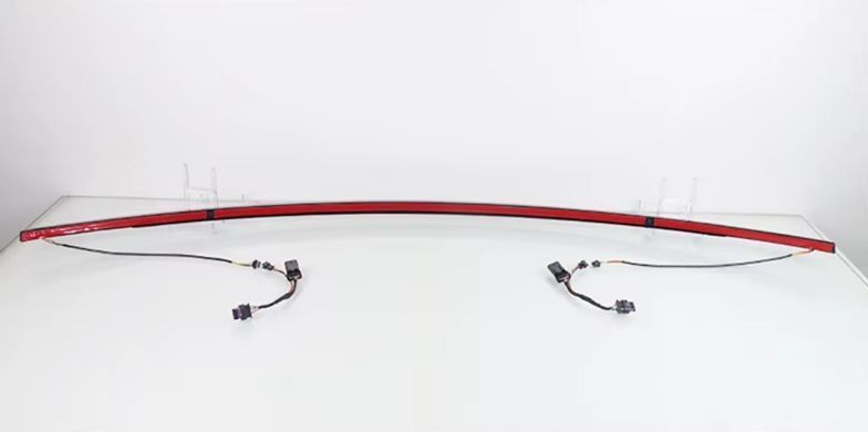 Центральный стоп сигнал между фонарями Tesla Model 3 2023-2024 г.в. Тесла Модел 3