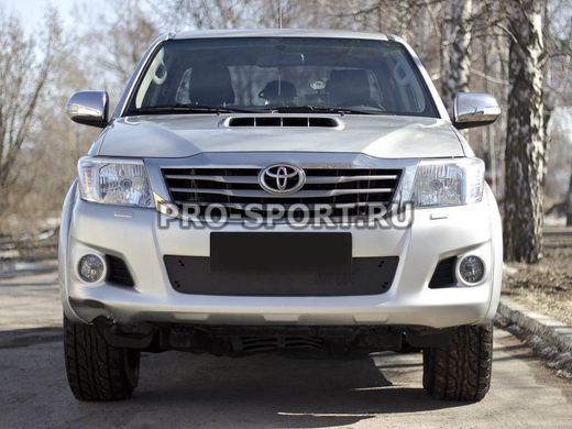 Зимняя заглушка решетки переднего бампера Toyota Hilux 2011-2015 г.в.