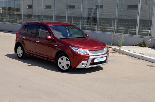 Решетка радиатора Renault Sandero\ Sandero Stepwey 2009-2013 г.в.