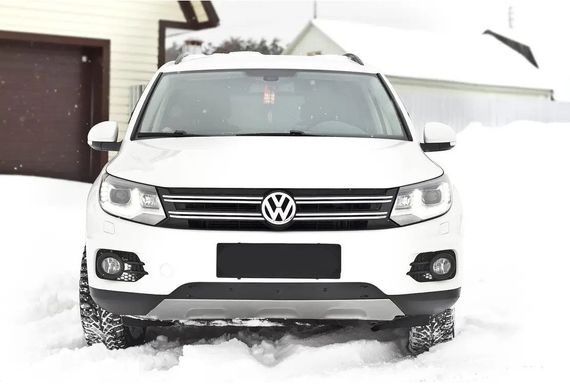 Зимняя заглушка решетки переднего бампера Volkswagen Tiguan 2011-2015 г.в.