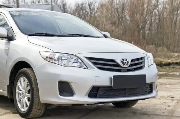 Защитная сетка решетки переднего бампера Toyota Corolla (седан) 2007-2013 г.в. Тойота Корола