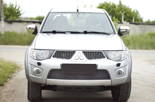 Захисна сітка переднього бампера Mitsubishi Pajero Sport 2008-2014 р.в. Паджеро Спорт