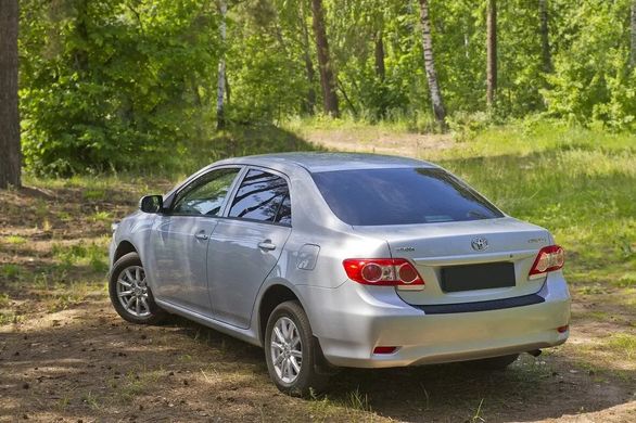 Накладка на задній бампер Toyota Corolla (седан) 2007-2013 р.в. Тойота Корола