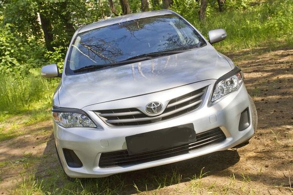 Накладки на передние фары (реснички) Toyota Corolla рестайлинг (седан) 2010-2013 г.в. Тойота Корола