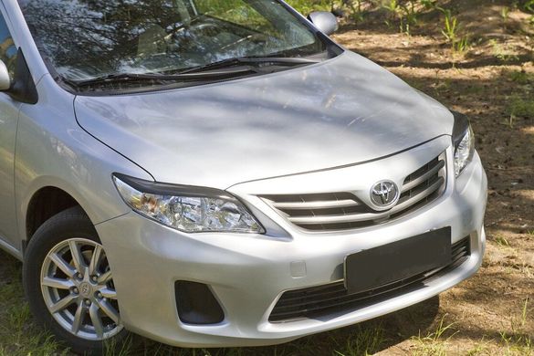 Накладки на передние фары (реснички) Toyota Corolla рестайлинг (седан) 2010-2013 г.в. Тойота Корола