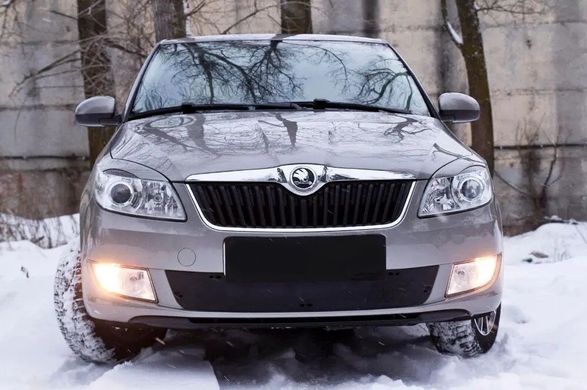 Зимняя заглушка решетки переднего бампера Skoda Fabia II 2010-2013 г.в. Шкода Фабиа