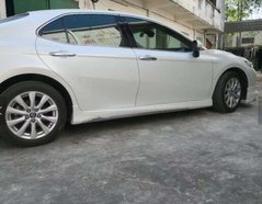 Накладки на боковые пороги Toyota Camry 70 2018+ г.в. в стиле Modellista