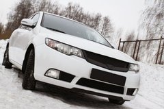 Решётка радиатора спорт с черной сеткой KIA Cerato Forte 2008-2013 г.в. Киа Черато