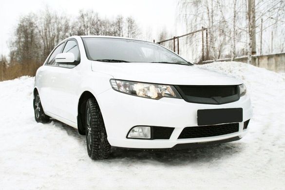 Решётка радиатора спорт с черной сеткой KIA Cerato Forte 2008-2013 г.в. Киа Черато