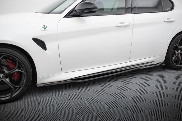 Накладки під бокові пороги леза для Alfa Romeo Giulia Quadrifoglio, Черный