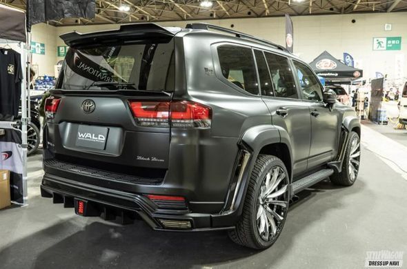 Спойлер крышки багажника нижний для Toyota LC300 Land Cruiser 2021+ г.в. Ленд крузер 300, Серый грунт (под покраску)