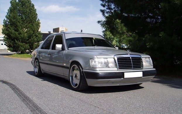 Решетка радиатора тюнинг Mercedes W124 E-KLASA 1993-1995 г.в. в стиле Авангард