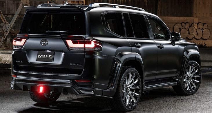 Спойлер крышки багажника нижний для Toyota LC300 Land Cruiser 2021+ г.в. Ленд крузер 300, Серый грунт (под покраску)