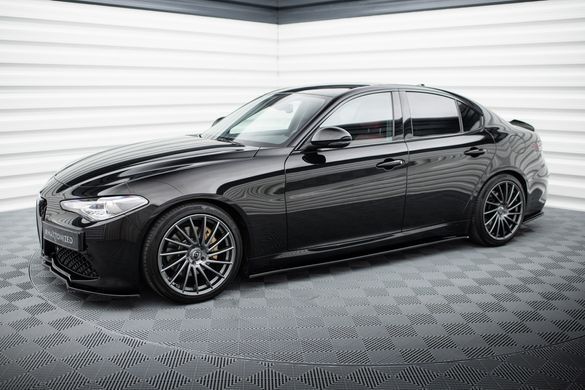 Накладки під бокові пороги леза для Alfa Romeo Giulia Veloce, Черный