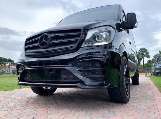 Передний бампер Mercedes Sprinter W906 рестайлинг 2013-2018 г.в. в стиле AMG