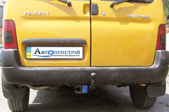 Прицепное устройство со сьемным крюком (Фаркоп) PEUGEOT PARTNER 1 пікап 1996-2008 г.в.