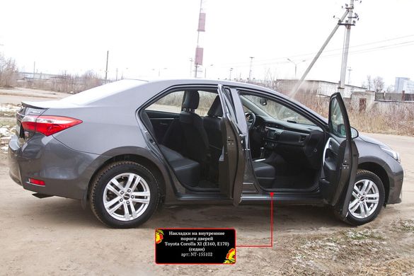 Накладки на внутренние пороги дверей Toyota Corolla (седан) 2012-2015 г.в. Тойота Корола