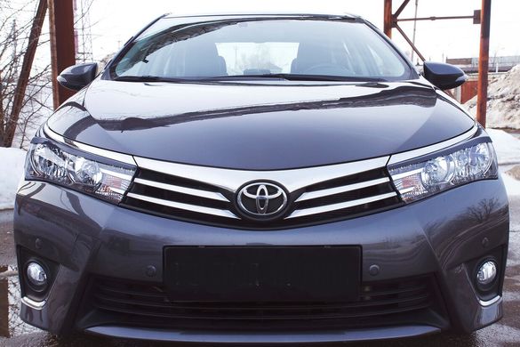 Накладки на передние фары (реснички) Toyota Corolla (седан) 2012-2015 г.в. Тойота Корола