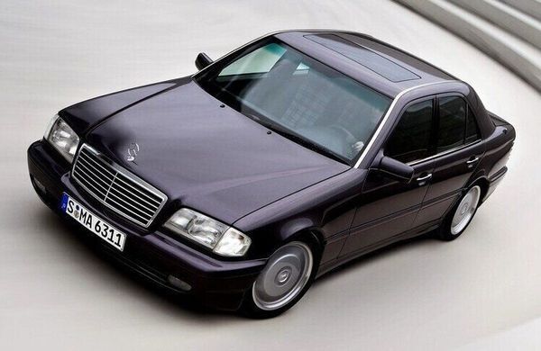 Решетка радиатора тюнинг Mercedes W202 C-KLASA 1993-2000 г.в. в стиле Авангард