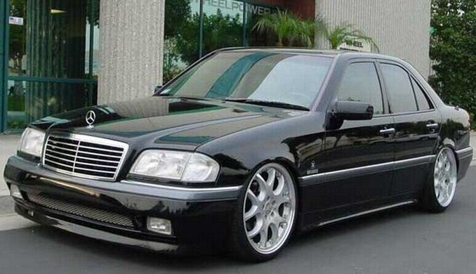 Решетка радиатора тюнинг Mercedes W202 C-KLASA 1993-2000 г.в. в стиле Авангард