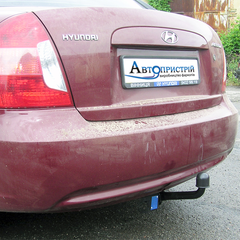 Прицепное устройство со сьемным крюком (Фаркоп) HYUNDAI ACCENT( MC/MCT) хетч./седан 2006 --2011 г.в.
