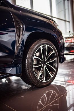 Крылья с карбоновой вставкой и подсветкой Lexus LX 570/450d 2016+ г.в., Черный, Lexus, Передные крылья, Не требуется, Карбон, LX, Новое, На штатные места, LX570 2016-