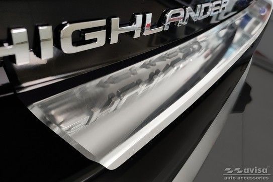 Защитная накладка на задний бампер с загибом из нержавейки для Toyota Highlander 2019- г.в.