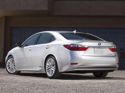 Спойлер багажника ( сабля, лип спойлер ) Lexus ES 2012-2017 г.в.