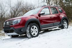 Накладки колесных арок (накладки на арки) с молдингами на двери Renault Duster 2010-2017 г.в. 8 эл.